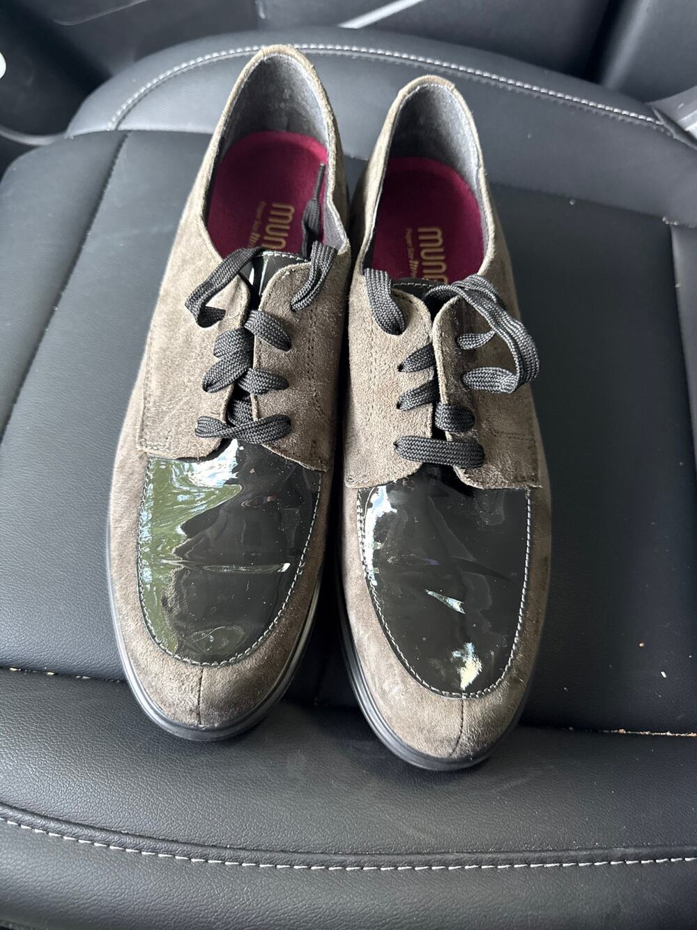 Munro Suede Lace Up Oxfords Womens Narrow Taupe Patent Leather Detail